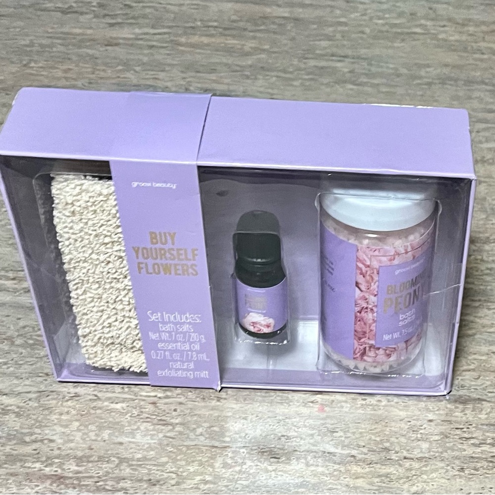 NIB Groovi Beauty Peony Buy Yourself Flowers essential oil, bath salts, & mitt